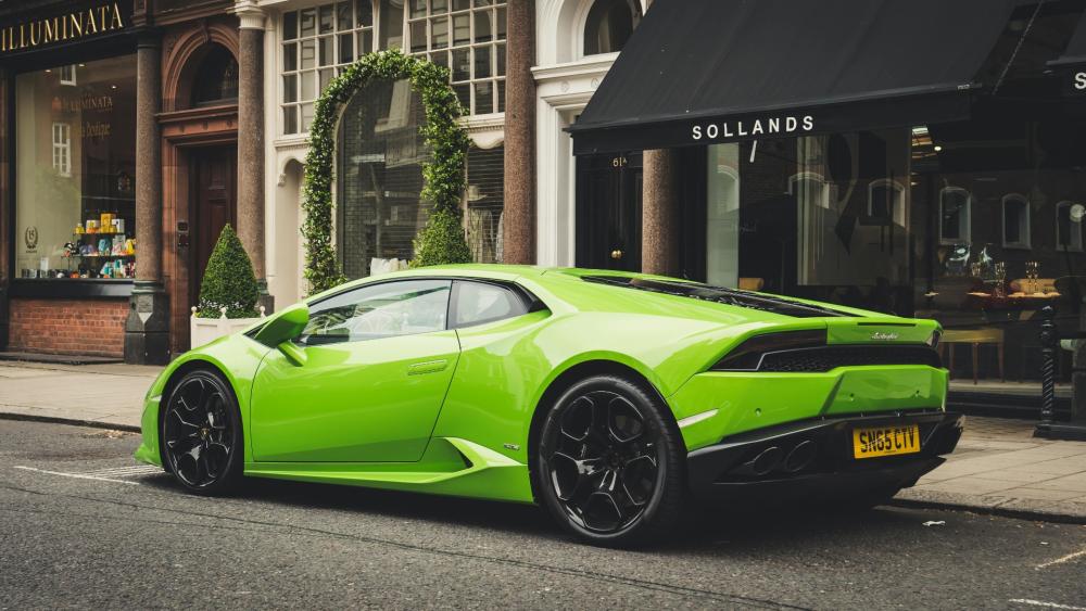 Lamborghini Huracán in Vibrant Green Elegance wallpaper