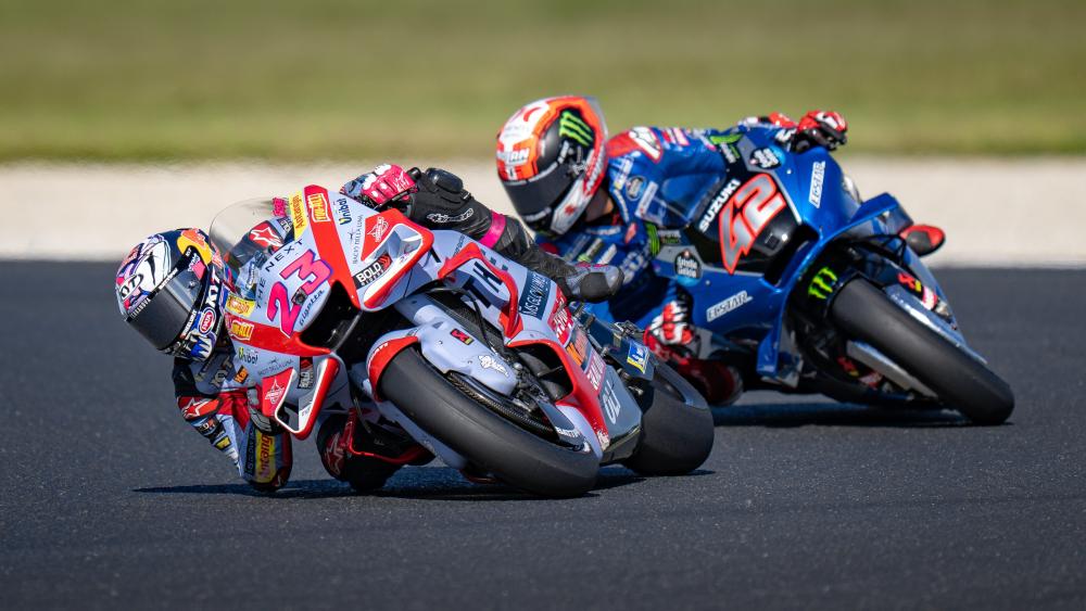 High-Speed Motorcycle Racing Action wallpaper