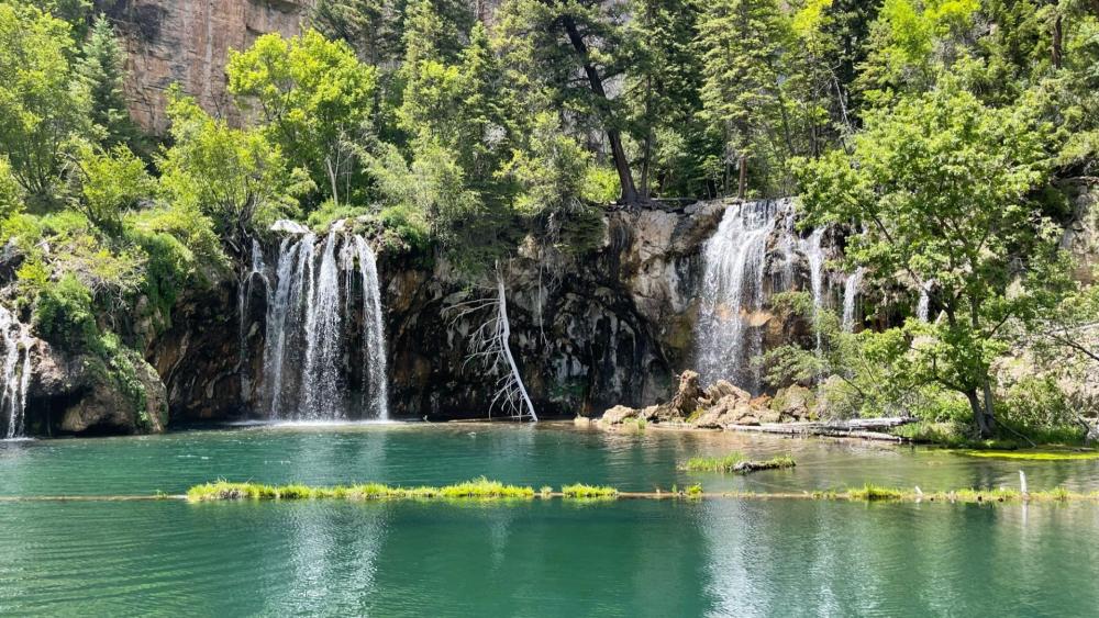 Hanging Lake's Serene Waterfalls in Glenwood, Colorado wallpaper