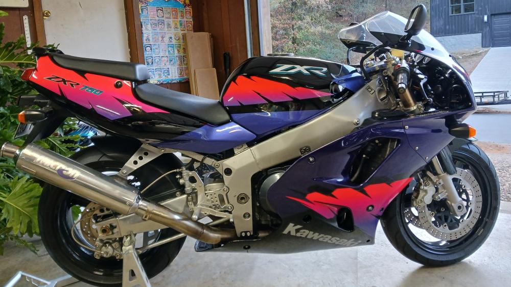 1994 Kawasaki ZXR750  wallpaper