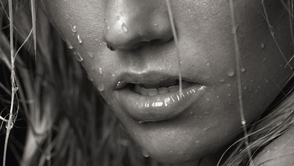 Wet and Alluring: Monochrome Intensity wallpaper