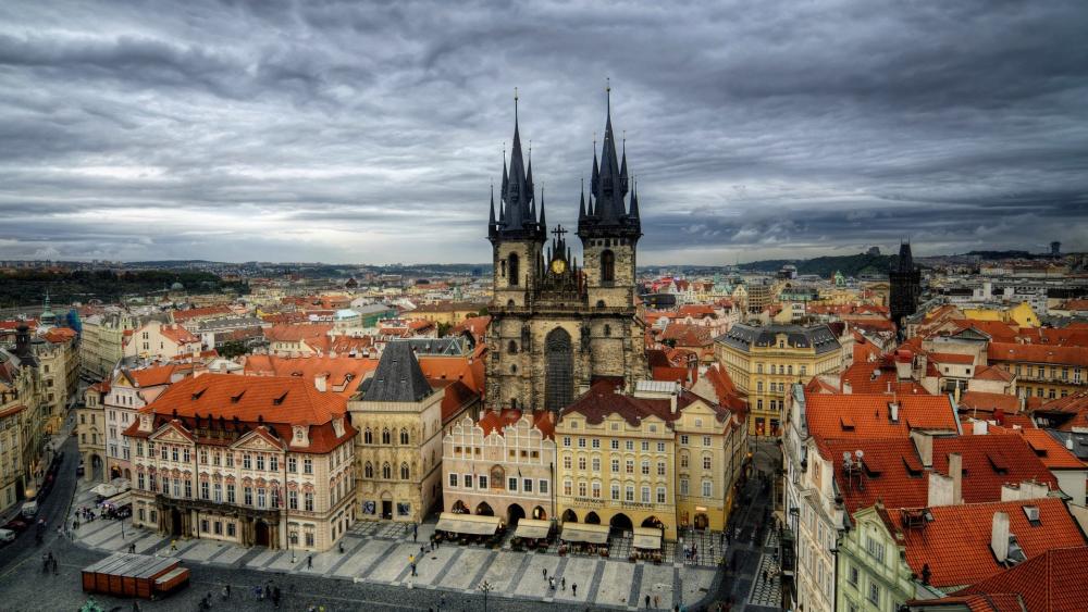 Týn Church Majestic Amidst Prague's Historic Charm wallpaper