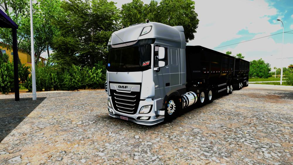 DAF Truck in Scenic Transport Mode wallpaper