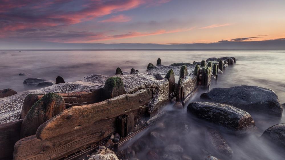 Majestic Coastal Tranquility at Dawn wallpaper