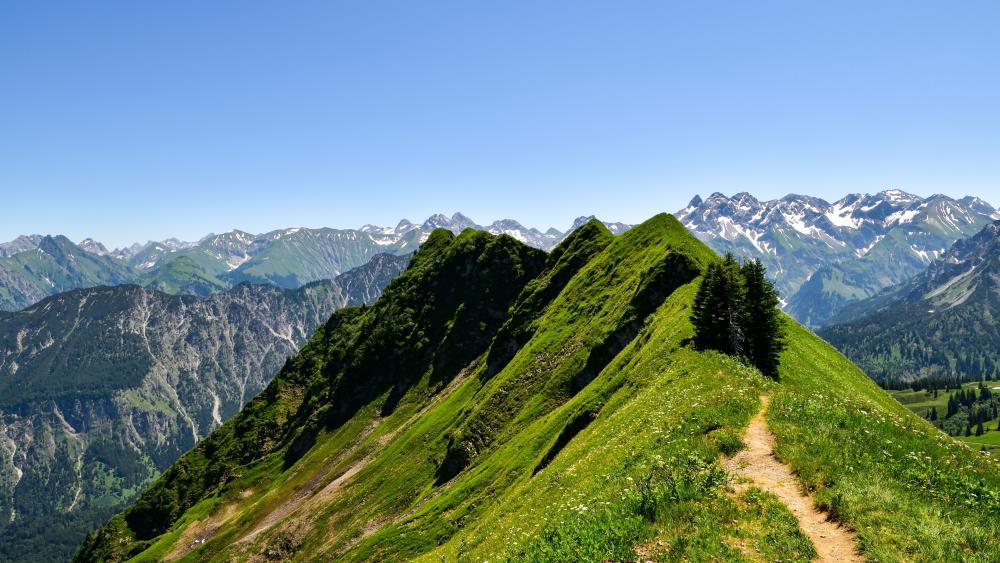 Majestic Peaks of the Allgäu Alps wallpaper