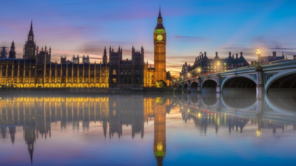 Big Ben Reflections on the River Thames wallpaper
