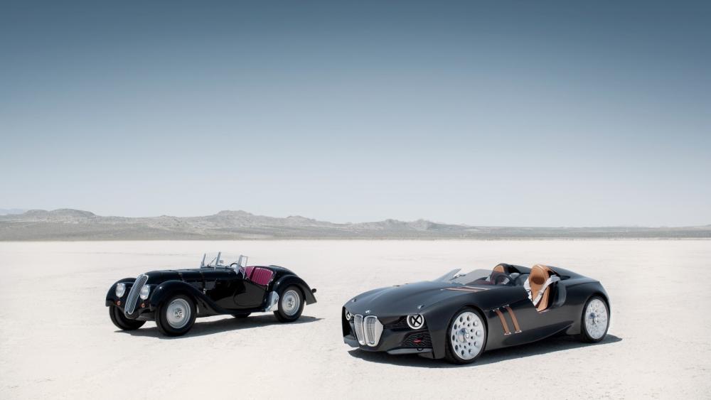 Old and New BMW Elegance on Display wallpaper