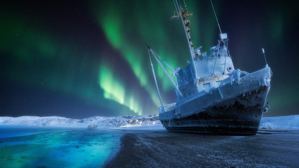 Frozen Ship Under the Northern Lights wallpaper
