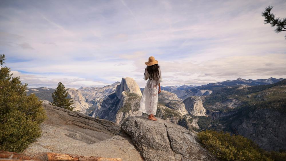 Majestic Vista at Yosemite Summit wallpaper