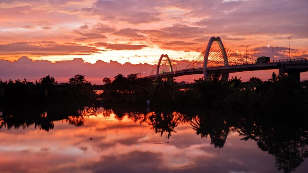 Serene Sunset Over the Bridge in Vietnam wallpaper