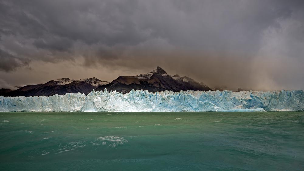Majestic Icy Vista of Perito Moreno Glacier wallpaper