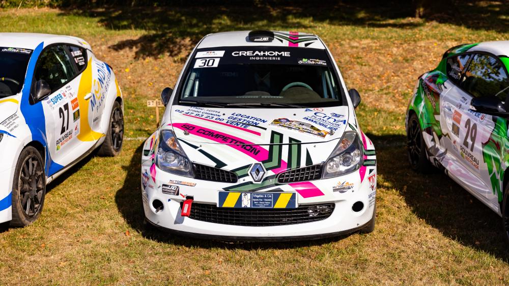 Clio R3 closed park wallpaper