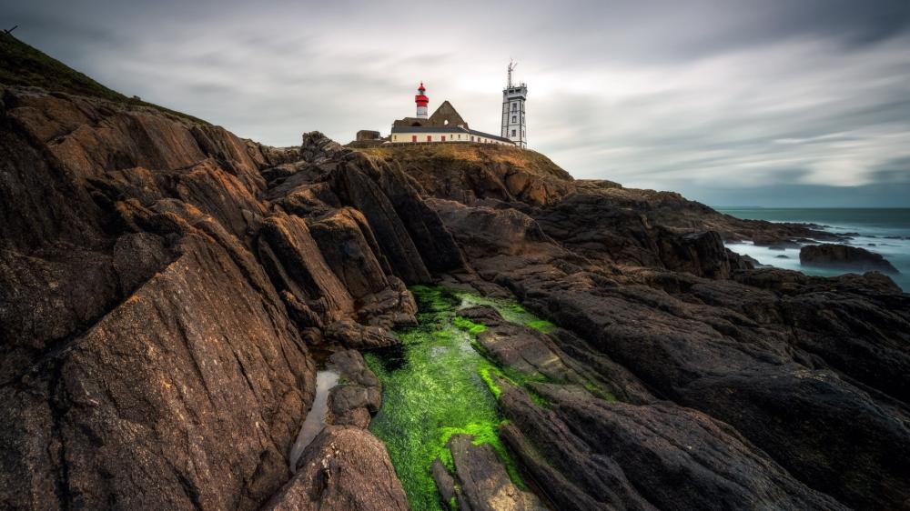Pointe Saint-Mathieu: Brittany's Coastal Beacon wallpaper