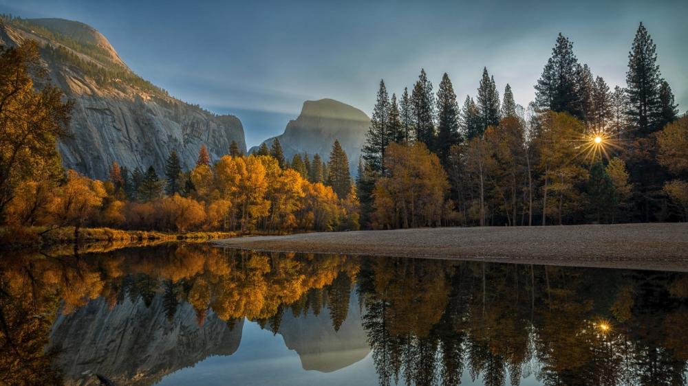 Yosemite's Autumn Elegance: Half Dome Reflection wallpaper