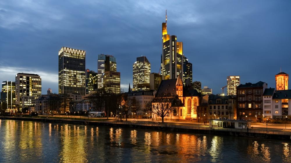 Frankfurt Skyline at Dusk: A Nighttime View wallpaper