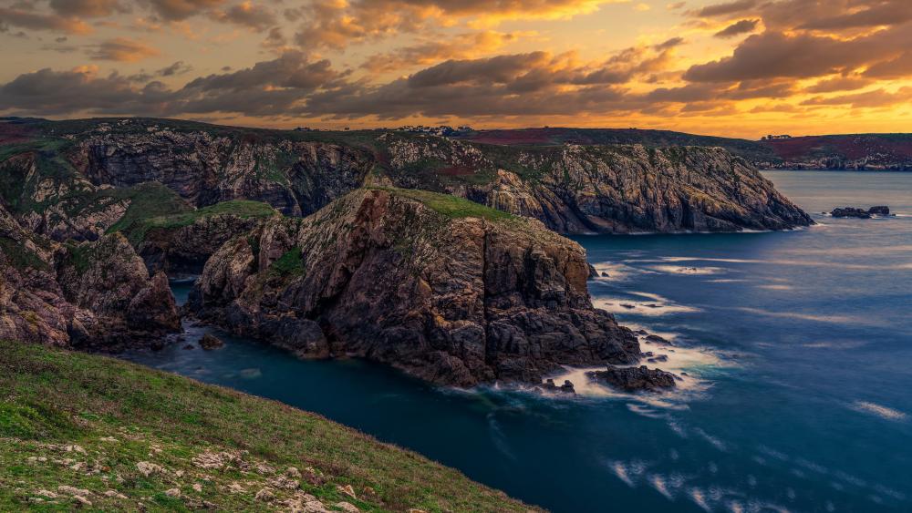 Pointe du Raz Coastal Majesty at Sunset wallpaper