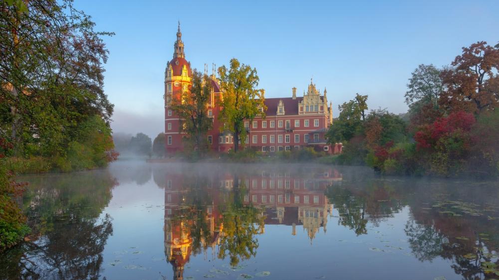Misty Autumn at Muskauer Park Castle wallpaper