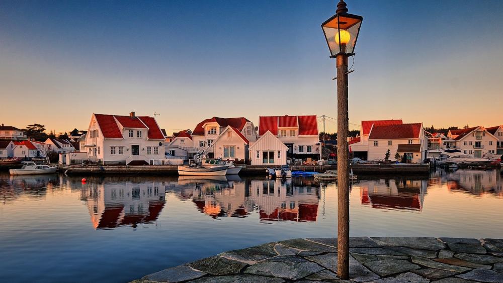 Quaint Waterfront Evening in Skudeneshavn, Norway wallpaper