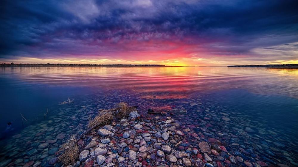 Serene Sunset over Lake Casa Blanca wallpaper
