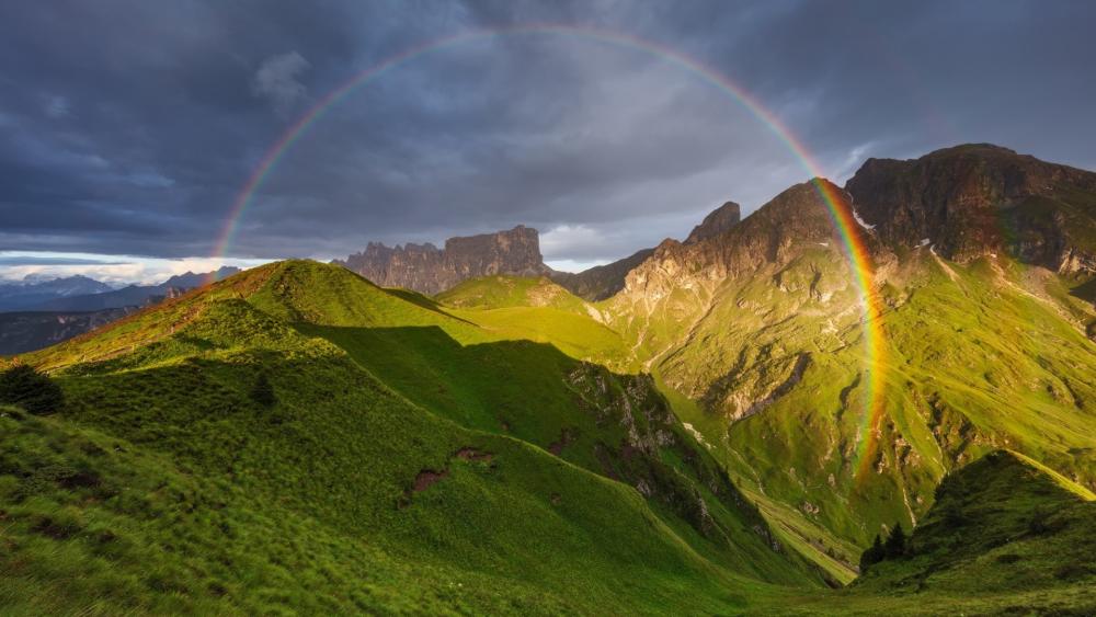 Rainbow Over Crowfoot Mountain in Banff National Park wallpaper