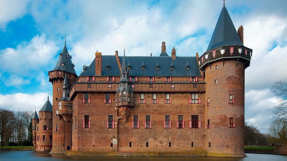 De Haar Castle Majestic Beauty in the Netherlands wallpaper