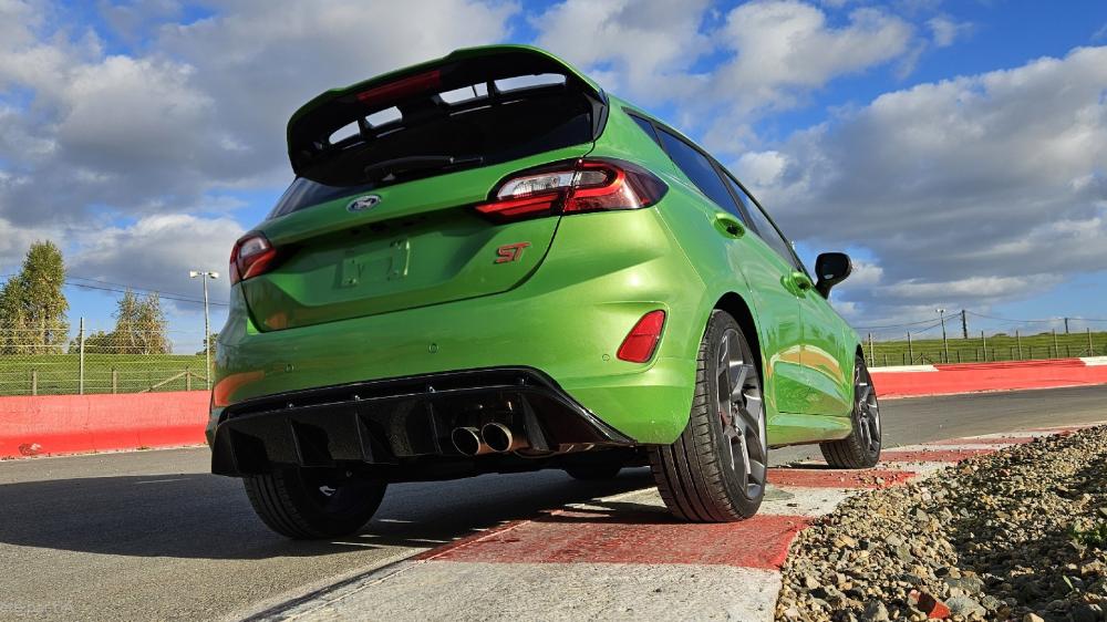 Ford Fiesta ST 2023 on Track wallpaper