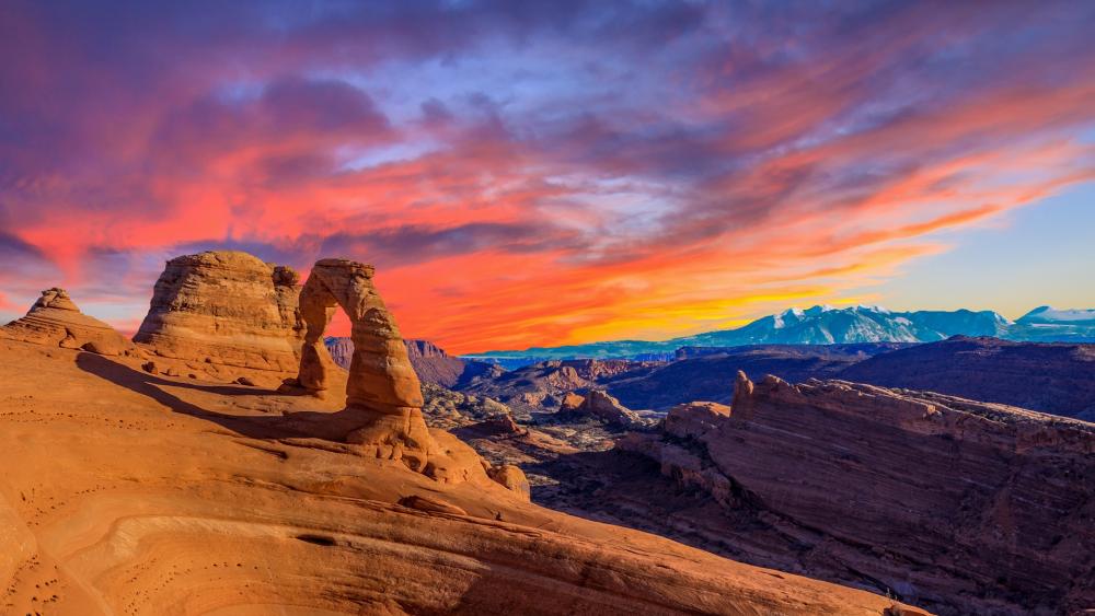 Sunset Serenity Over Delicate Arch Utah wallpaper