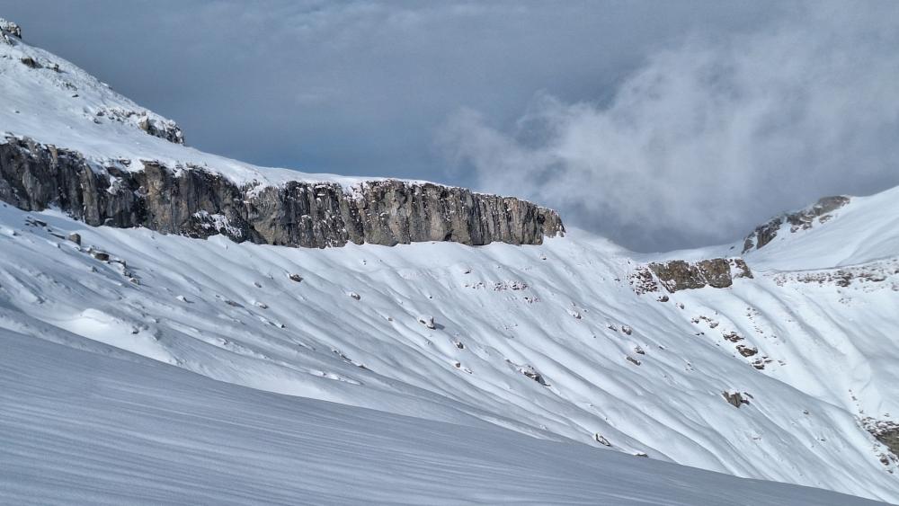 Winter Majesty in the Snowy Alps wallpaper
