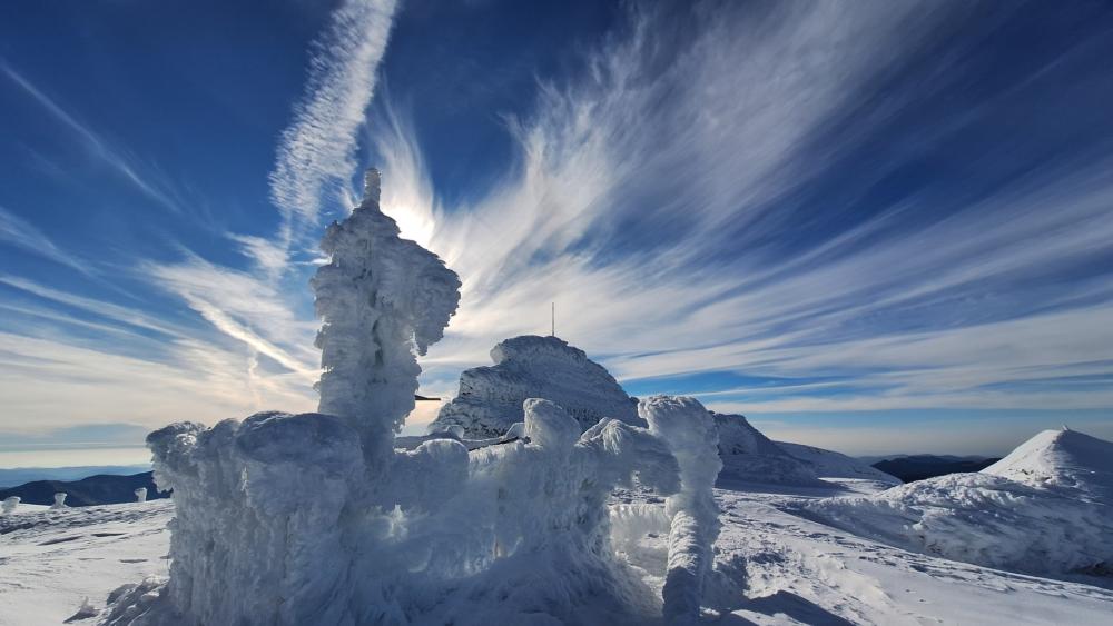 Winter Majesty of Mount Tokachi wallpaper