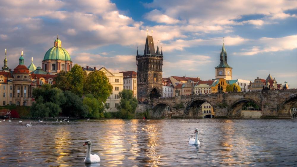 Charles Bridge over Vltava River Prague wallpaper