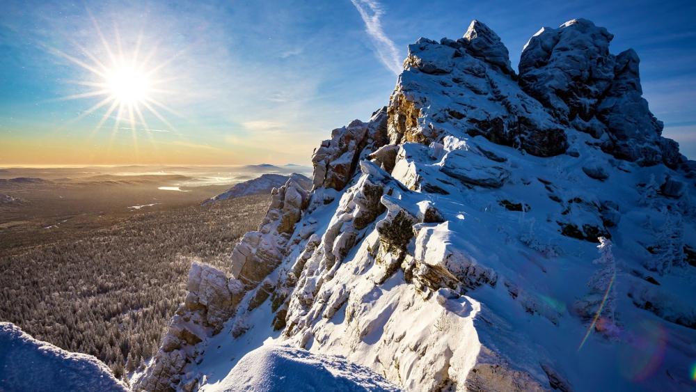Majestic Winter Peak Under Sunlight wallpaper
