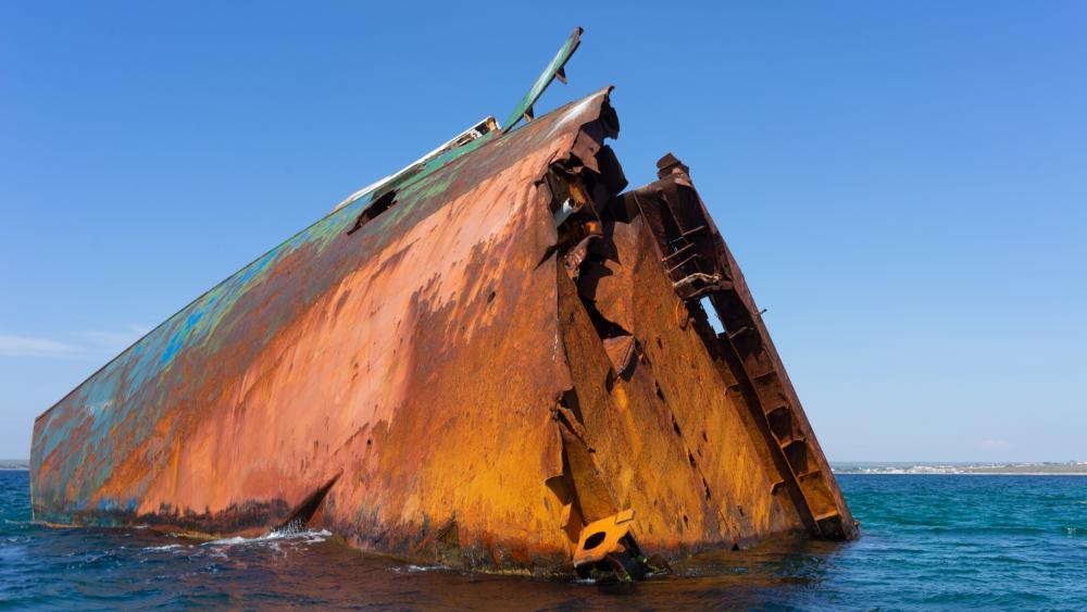 Shipwreck Beauty Amidst Blue Waters wallpaper