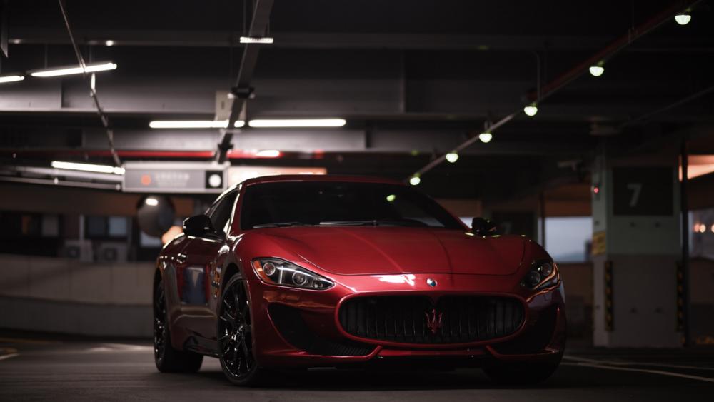Maserati GranTurismo Elegance in an Urban Setting wallpaper