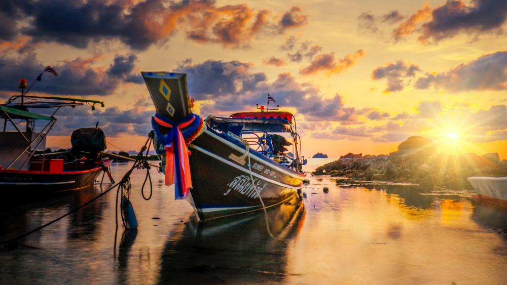 Sunset Serenity at Pattaya Beach wallpaper
