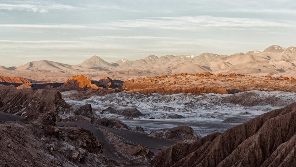 Valle de la Luna's Breathtaking Desert View wallpaper
