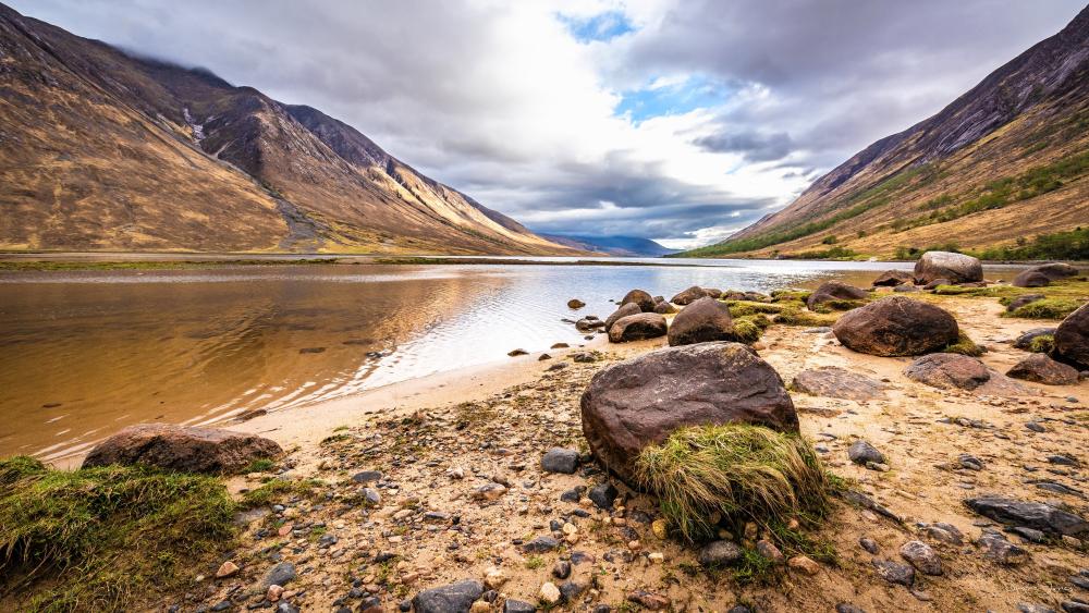 Tranquil Retreat at Loch Etive Highlands wallpaper