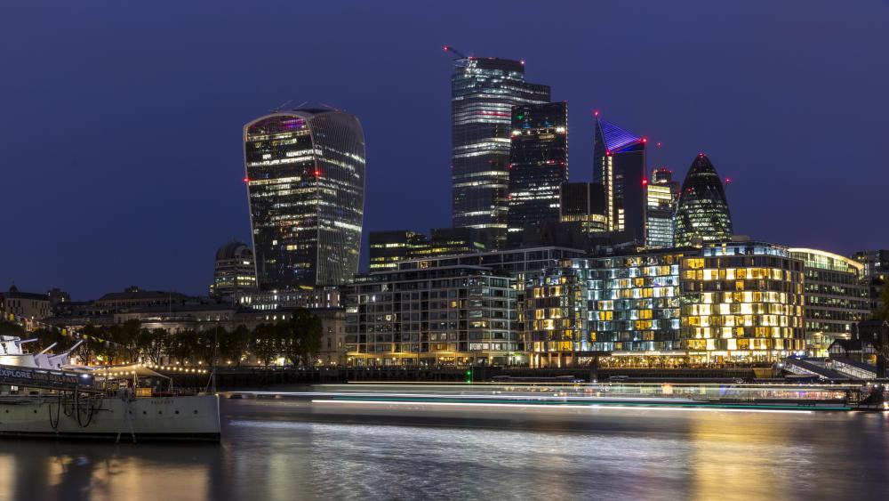 London's Iconic Skyline Illuminated at Night wallpaper