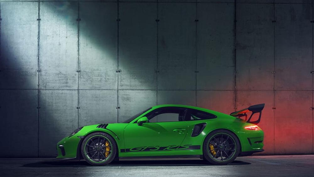 Porsche 911 GT3 RS in Vibrant Green wallpaper