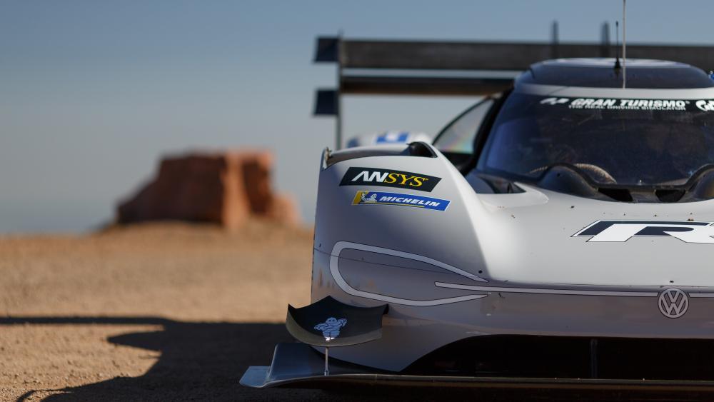 Volkswagen ID R Racing Prototype Close Up in Desert Track Light wallpaper