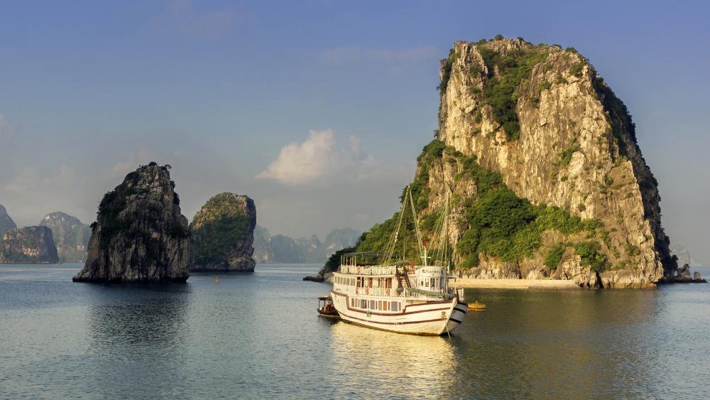 Serene Cruise Through Ha Long Bay Limestone Giants in 4K wallpaper