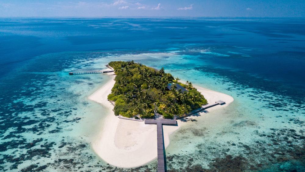 Kudahithi Island Jetty Over Turquoise Maldives Lagoon in 4K wallpaper