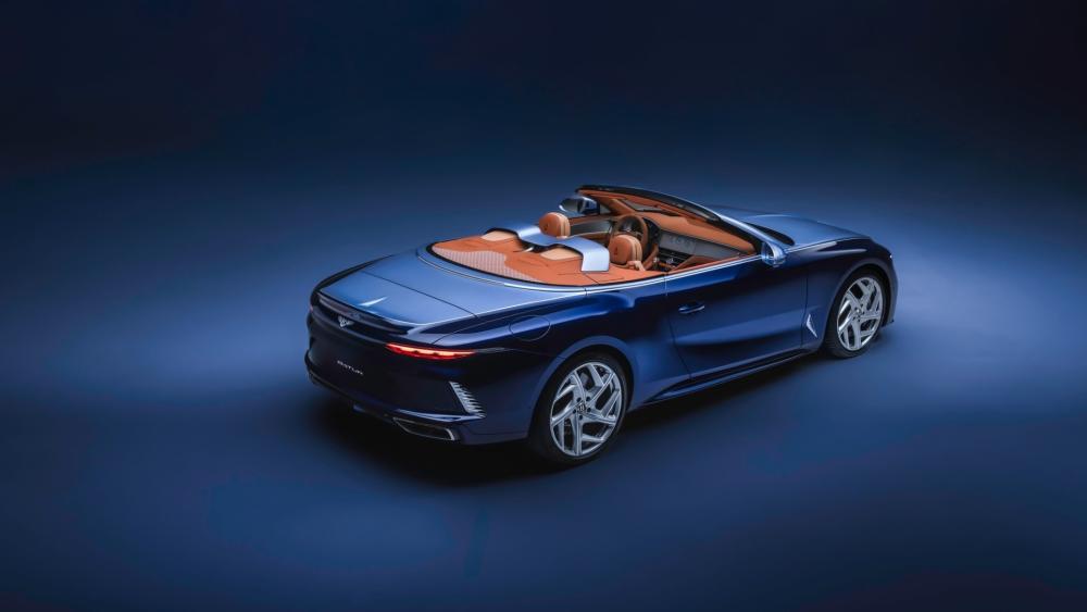 Bentley Mulliner Batur Convertible in Midnight Blue Studio Glow wallpaper