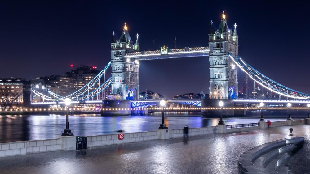 Tower Bridge Night Glow Over the Thames in London 4K Cityscape wallpaper