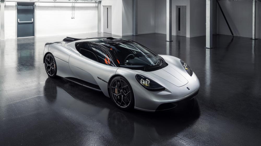 Gordon Murray T.50 Dreamcar in Silver Minimal Studio Glow wallpaper