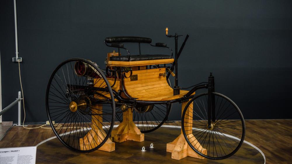 Benz Patent Motorwagen Museum Classic in Crisp 5K Detail wallpaper
