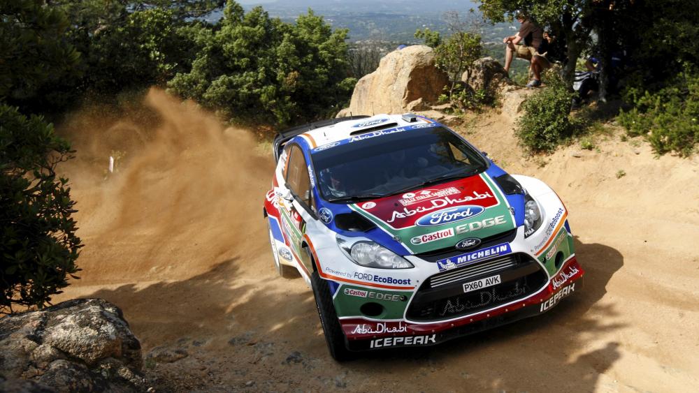 Rallycross Fury Through Dusty Mountain Switchbacks in Ultra HD wallpaper