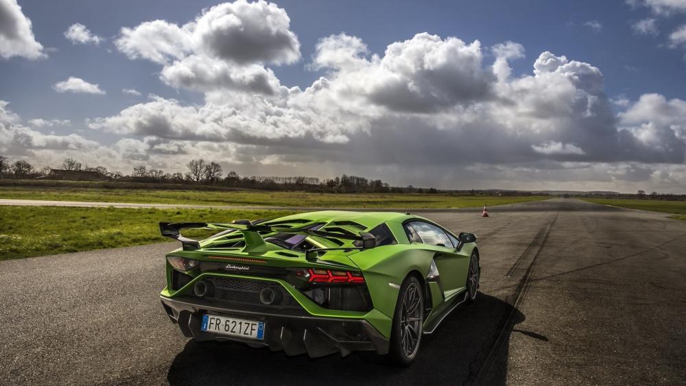 Green Lamborghini Aventador SVJ Ready for the Open Runway wallpaper