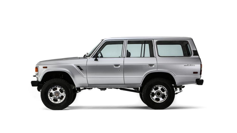 Toyota Turbo Trail Cruiser SUV Side Profile 4K Minimalist Wallpaper wallpaper