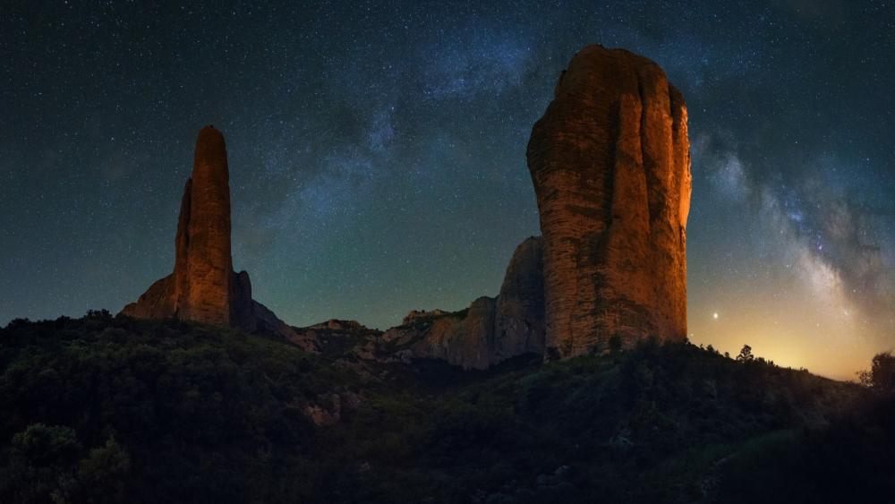Milky Way Over Meteora Rock Towers in Kalambaka Greece wallpaper
