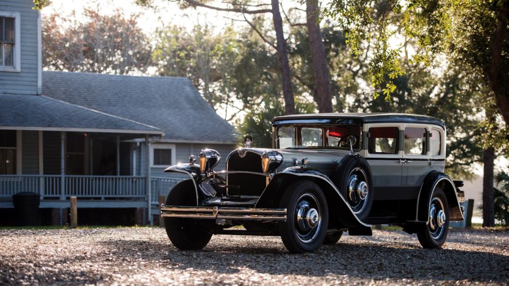 1932 Ruxton Model C Sedan in Golden Evening Light wallpaper